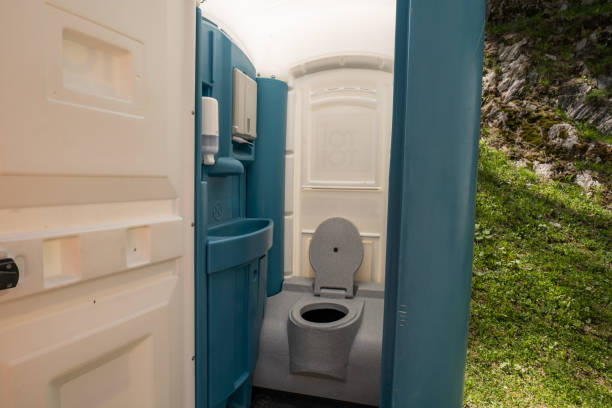 Best Affordable portable toilet rental  in Dania Beach, FL