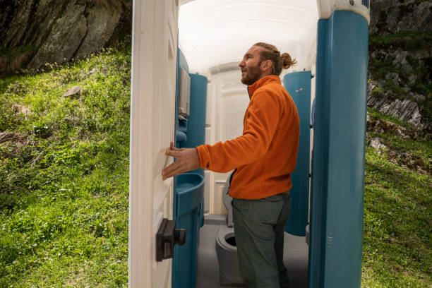 Best Portable bathroom rental  in Dania Beach, FL